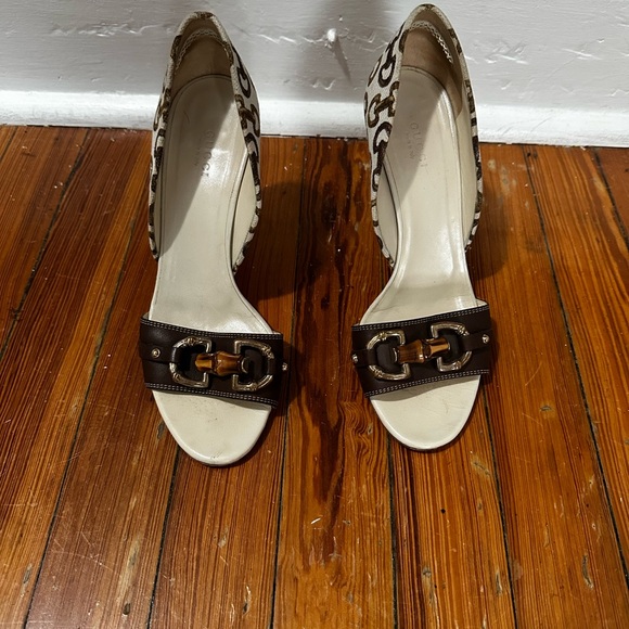 Gucci Brown and Cream Heels with Gold Accent - Picture 1 of 6